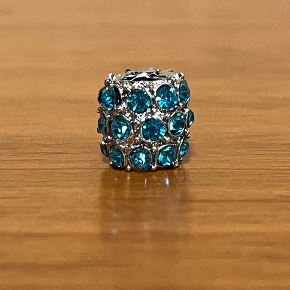 💕 3/$10 Blue Rhinestone Sliding Charm - Picture 2 of 4